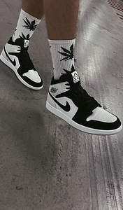 Air Jordan 1 Mid SE 'Diamond' (2 фото из 2)