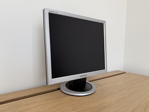 Монитор Samsung SyncMaster 910N (1 фото из 3)