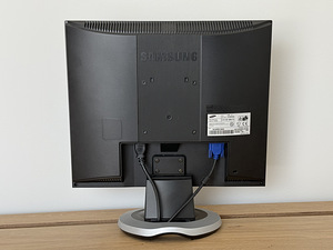 Монитор Samsung SyncMaster 910N (3 фото из 3)