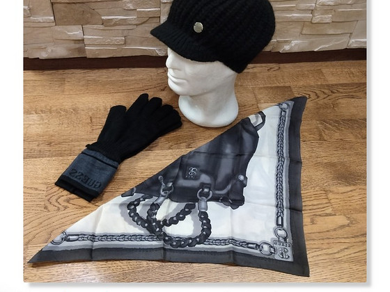 Marciano by Guess. Шапка, перчатки, платок. Комплект