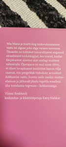 Mia ja Anett köögis (3 foto / 3)