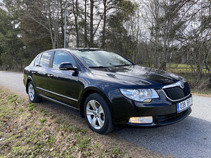 Skoda Superb (1 фото из 6)