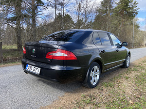 Skoda Superb (3 фото из 6)