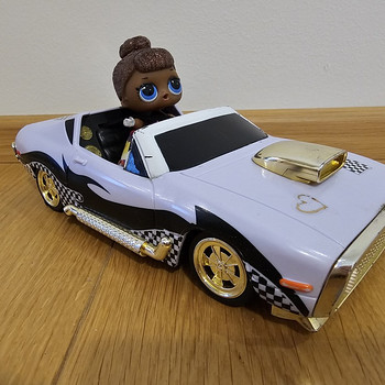 L.o.l. surprise auto koos nukuga
