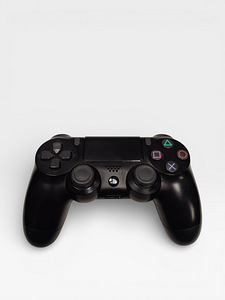 Игровая консоль Sony Playstation 4 Pro 1 TB + Провода +Пульт (4 фото из 5)