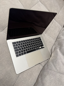 MacBook Air 15,3" Apple M3 (2024) / 8GB / 512GB / Starlight (2 foto / 4)