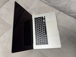 MacBook Air 15,3" Apple M3 (2024) / 8GB / 512GB / Starlight (3 foto / 4)