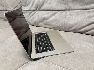MacBook Air 15,3" Apple M3 (2024) / 8GB / 512GB / Starlight (4 foto / 4)