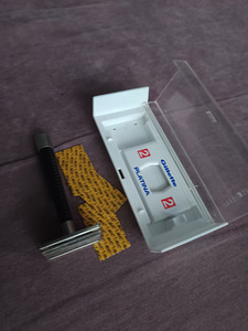 Бритва Gillette+3 лезвия новых (3 фото из 3)