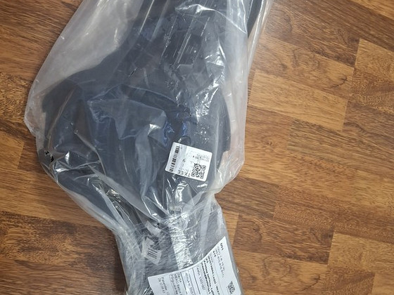 Продам решетку Toyota auris