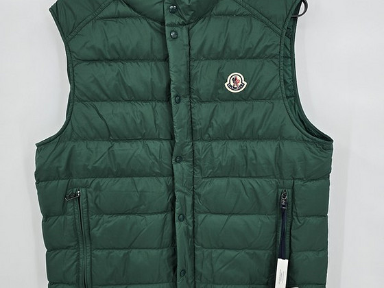 Moncler Barthe down vest size 2, original