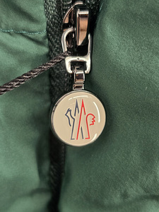 Moncler Barthe пуховый жилет размер 2, оригинал (3 фото из 6)
