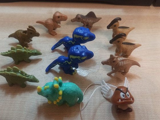 Kinder Jurassic World