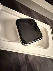 Apple Watch SE (gen2) (2 фото из 3)