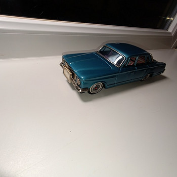 Mudel 1:25 Tin Friction PLYMOUTH VALIANT 1961 8 1/4" pikk B