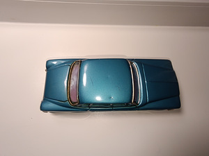 Mudel 1:25 Tin Friction PLYMOUTH VALIANT 1961 8 1/4" pikk B (3 foto / 9)