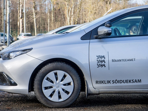 Tõlk autojuhieksamil (EST → RU)