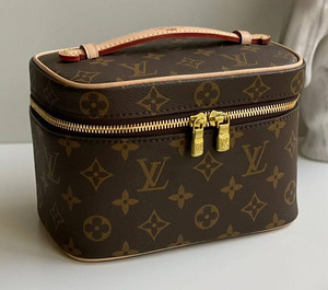 Nice BB LV Monogram Vanity case for makeup (1 foto / 2)