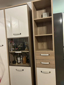 Продается аккуратный четырехсекционный комплект шкафов (3 фото из 7)