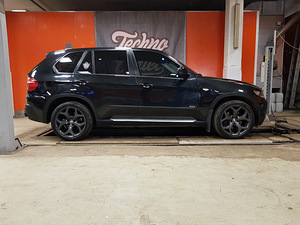 BMW e70 диски R20 с резиной ( разноширокие ) (1 фото из 3)