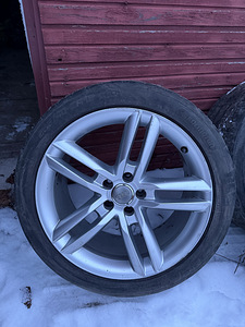 Audi S-line диски с резиной 255/40 R19 (2 фото из 3)