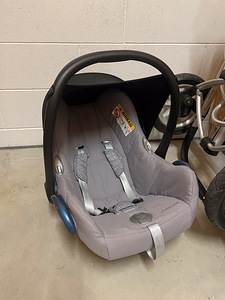 Автокресло Maxi-Cosi, база ISOFIX EasyFix и рама для коляски (3 фото из 7)