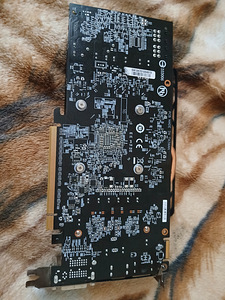 Gigabyte R9 270 Windforce OC GPU/видеокарта (3 фото из 4)
