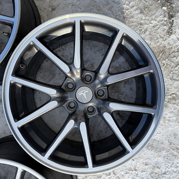 18" Tesla Model 3 originaalveljed 5x114,3 + andurid