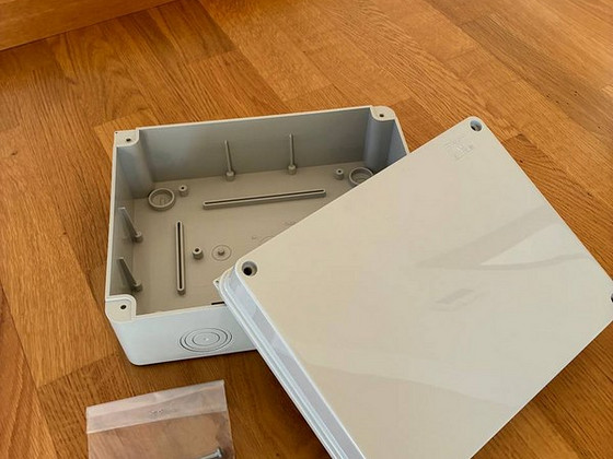 Пластиковый герметичный корпус для электрооборудования