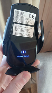 Auto juhtmevaba induktiivne moblalaadija (4 foto / 4)