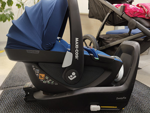 Maxi-Cosi Pebble 360 + 2 базы ISOFIX 2wayfix Maxi-Cosi (1 фото из 5)