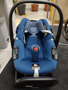Maxi-Cosi Pebble 360 + 2 базы ISOFIX 2wayfix Maxi-Cosi (4 фото из 5)