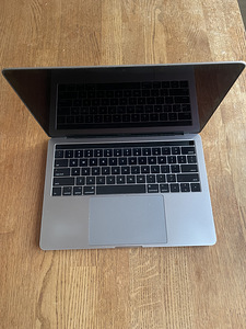 Apple MacBook Pro 13” (2017) – 8GB RAM, 256GB SSD (1 foto / 7)