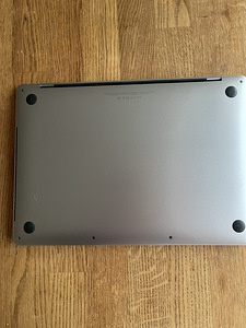 Apple MacBook Pro 13” (2017) – 8GB RAM, 256GB SSD (4 foto / 7)