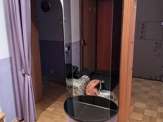 Зеркало с часами