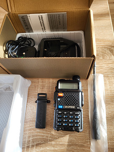 Baofeng UV-5R (1 foto / 3)