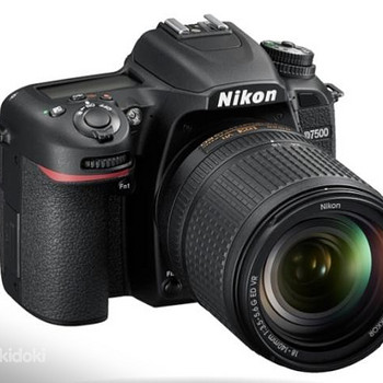 Nikon D7500 18-105mm f/3.5-5.6G ED VR