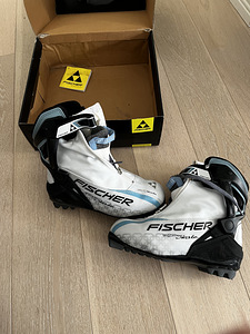 Naiste suusasaapad Fischer RC3 Skating My Style (2 foto / 3)