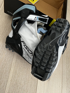 Naiste suusasaapad Fischer RC3 Skating My Style (3 foto / 3)