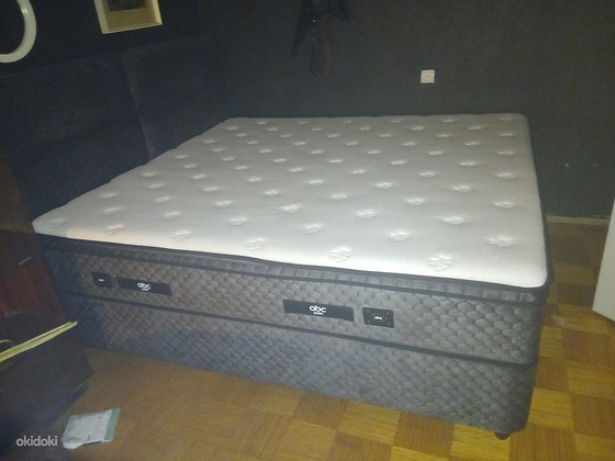 Кровать