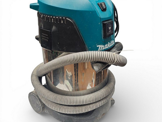 Пылесос Makita VC3011L
