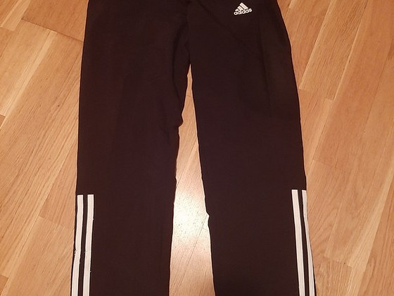 Спортивные штаны Adidas, новые, размер 140 см