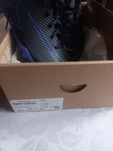Футбольные бутсы Nike (2 фото из 6)
