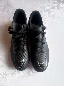 Футбольные бутсы Nike (3 фото из 6)