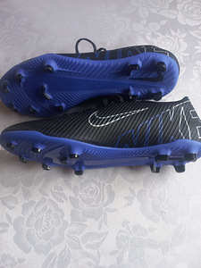 Футбольные бутсы Nike (5 фото из 6)
