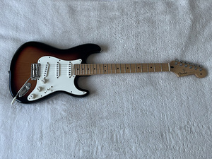 Fender Player Stratocaster - 3-Color Sunburst (2 фото из 4)