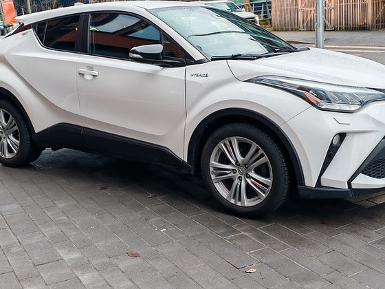 Toyota CHR 1,8 гибрид 2021
