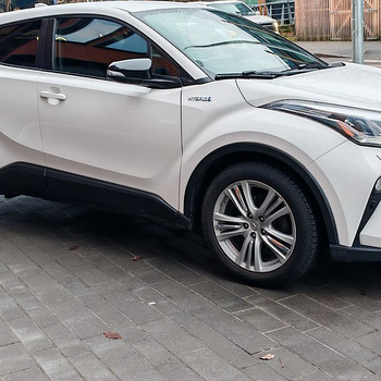 Toyota CHR 1,8 hybrid 2021
