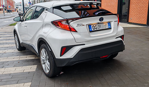 Toyota CHR 1,8 hybrid 2021 (5 foto / 15)