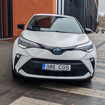 Toyota CHR 1,8 гибрид 2021